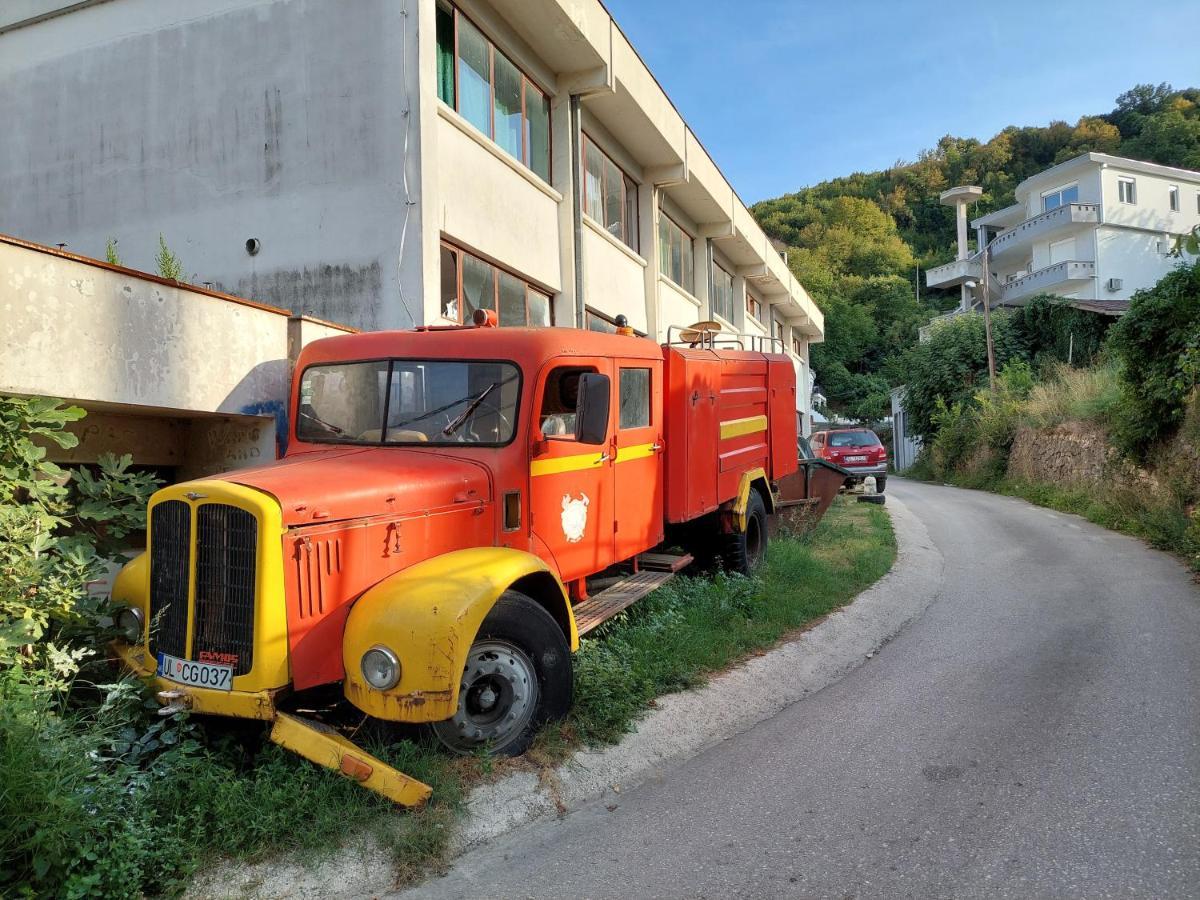 Pirate Backpackers Ulcinj Exterior photo