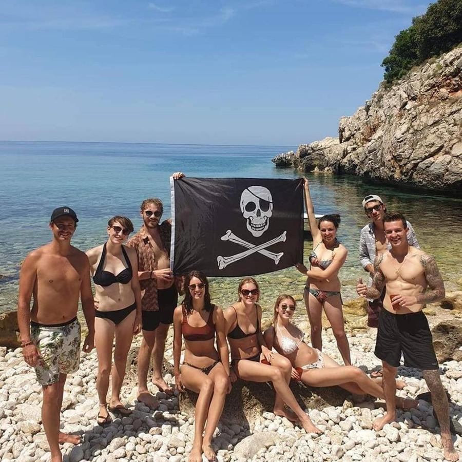 Pirate Backpackers Ulcinj Exterior photo